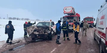 Mardin’de işçileri taşıyan minibüs ile pikap çarpıştı: 10 yaralı