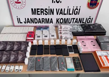 Mersin’de 15 gümrük kaçağı cep telefonu ele geçirildi