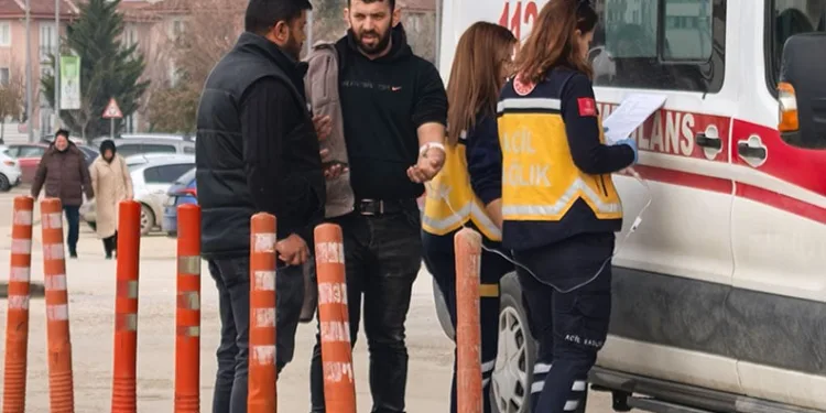 Bursa’da elini testereye kaptıran işçinin parmağı koptu