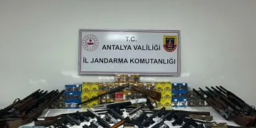 Antalya’da ruhsatsız silah operasyonu: 22 gözaltı