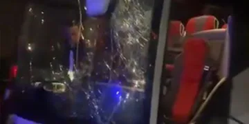 Şoför fenalaştı, direksiyona geçen kadın yolcu faciayı önledi