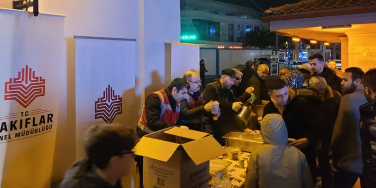 Bursa’da salep ve kandil simidi ikramı