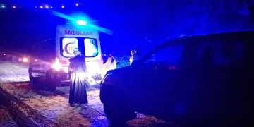 Karda mahsur kalan hasta ve düğün konvoyundakiler kurtarıldı