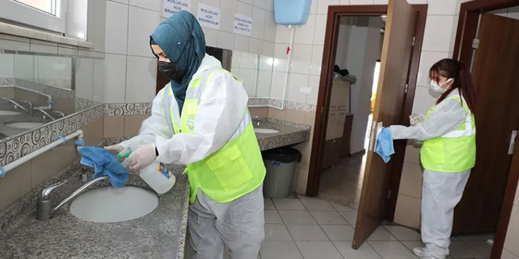 Kadın gönüllüler, ihtiyaç sahiplerine destek oluyor