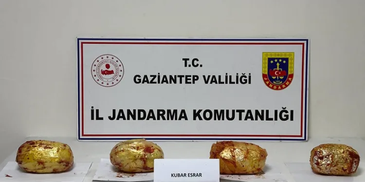 Gaziantep’te yolcu otobüsünde 3 kilo esrar ele geçirildi