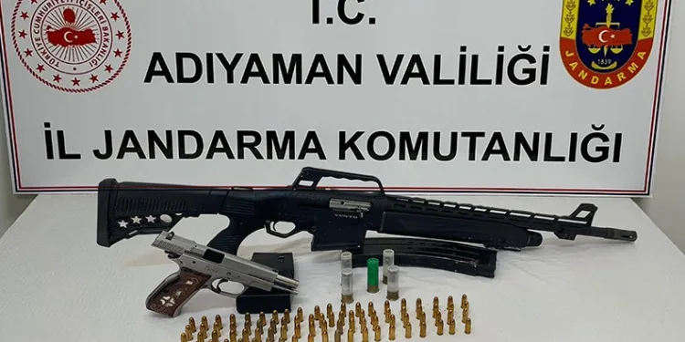 Şüpheli şahsın evinden silah ve mermiler ele geçirildi