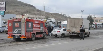 Şırnak’ta kamyonet ile otomobil çarpıştı: 5 yaralı