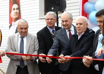 Mudanya kapalı yüzme havuzu açıldı
