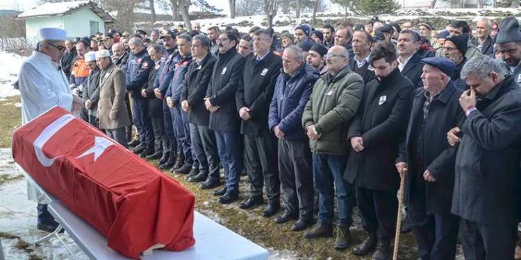 Şehit itfaiye eri Furkan Sayın Kastamonu’da toprağa verildi