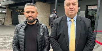 Askeri üniformalı sahte komutana dolandırıcılıktan hapis cezası