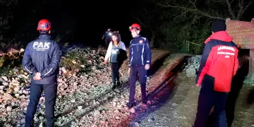 Yolunu kaybeden 29 dağcı için ekipler alarma geçti