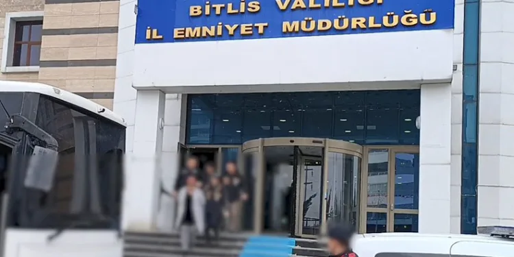 Bitlis merkezli sahte polis operasyonu: 5 kişi tutuklandı