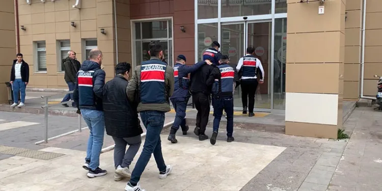 Manisa’da yapılan terör operasyonunda iki kişi tutuklandı