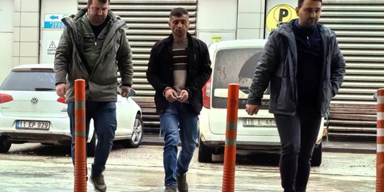 Hırsızlık suçundan 20 yıl hapisle aranan şahıs yakalandı