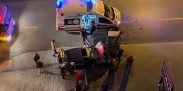 Biri sollamak isterken kaza yaptı, diğeri yayaya çarptı