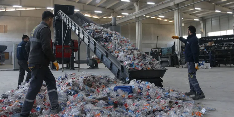 Plastik atıklar ekonomiye kazandırılıyor