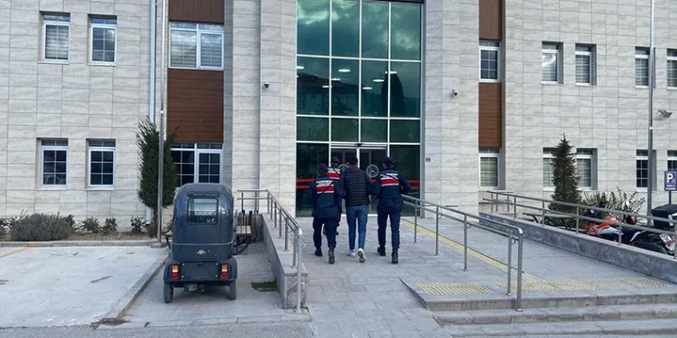 Burdur’da kaçakçılık ve uyuşturucu operasyonlarında 5 kişi tutuklandı