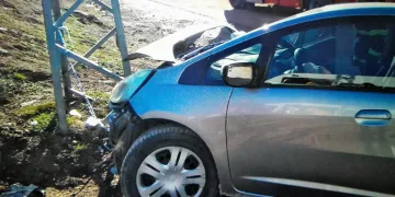 Otomobil elektrik direğine çarptı: 1 yaralı