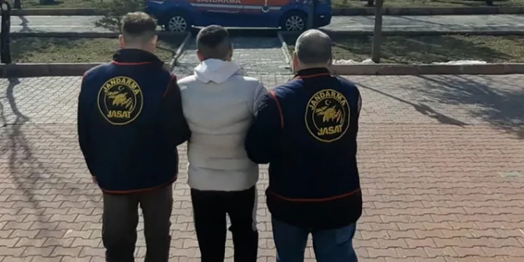 Aksaray’da uyuşturucudan aranan şahıs JASAT ekiplerince yakalandı