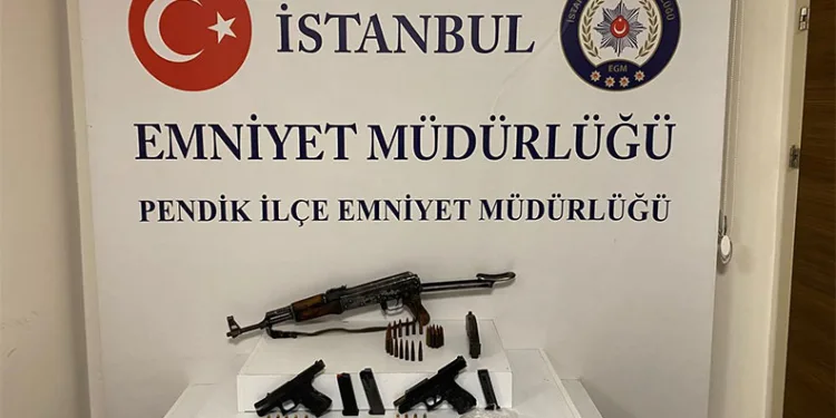 Pendik’te ruhsatsız silah operasyonu: 2 şüpheli yakalandı