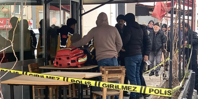 Karaman’da kıraathanede rahatsızlanan şahıs öldü