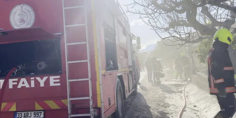 Bayrampaşa’da tek katlı otoparkta yangın