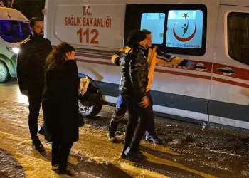Bursa’da motosiklete 1 dakika içinde iki kez otomobil çarptı
