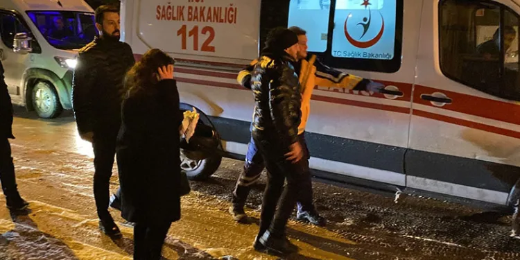 Bursa’da motosiklete 1 dakika içinde iki kez otomobil çarptı