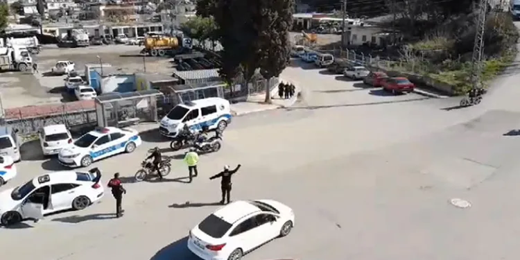 Isparta’da otomobil yangını itfaiye ekiplerince söndürüldü