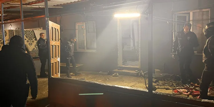 Bayrampaşa’da tek katlı otoparkta yangın
