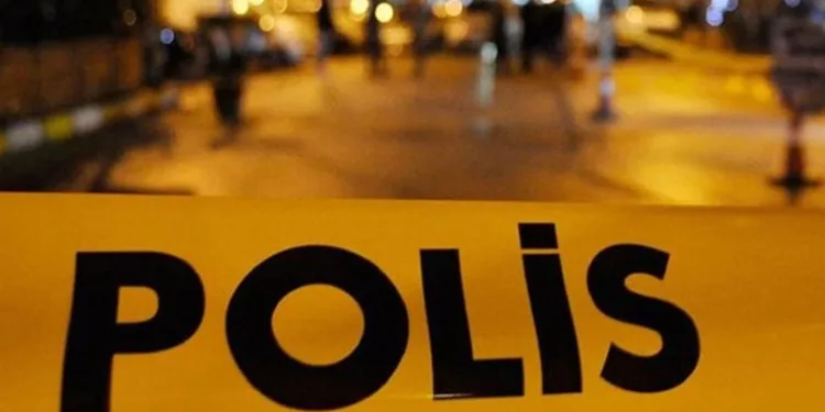 Hastane randevusuna giderken karlı yolda şarampole devrildiler: 3 yaralı