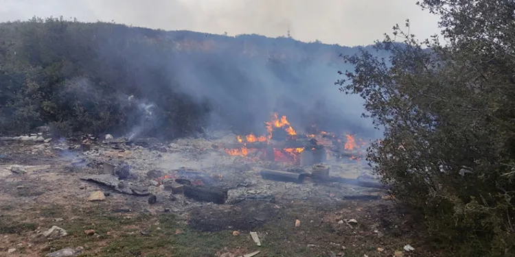 Barakada başlayan yangın ormana sıçramadan söndürüldü