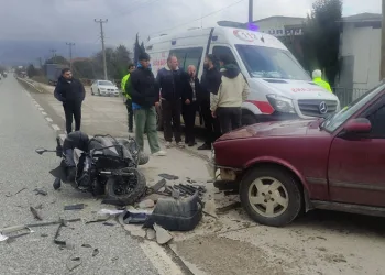 Bursa’da motosiklet otomobille çarpıştı