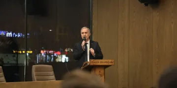 Depremde yıkılan binaların projeleri mühendislerle incelendi