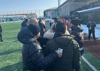 Sivas’ta amatör maçta ortalık karıştı