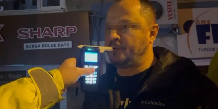 Bursa’da alkollü sürücü trafik polisinin sabrını sınadı