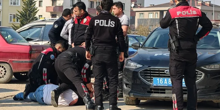 Bursa’da kimlik soran polislere saldırınca etkisiz hale getirildi