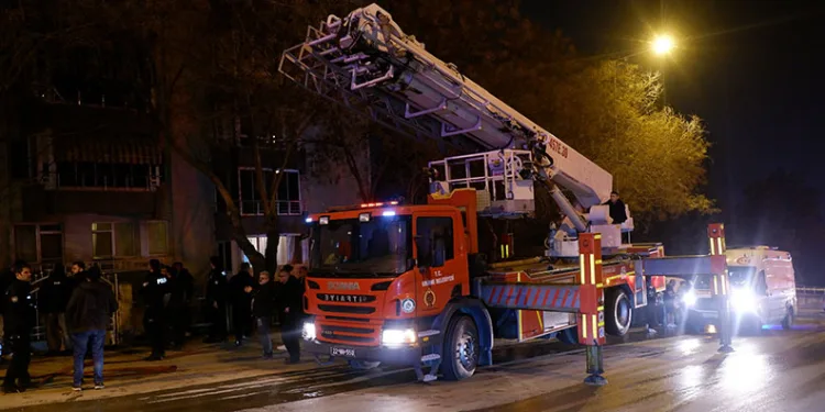 Balkondan kıyafet çalan hırsız kamerada