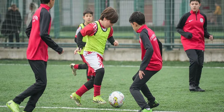 Gelecek nesillerin temeli spor ile atılıyor