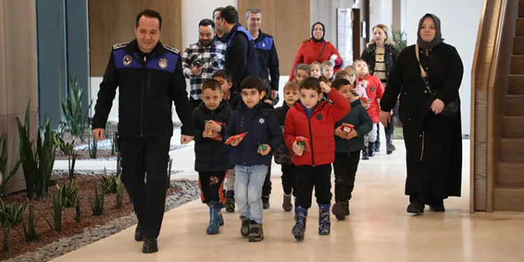 Anaokulu öğrencilerinden İnegöl Belediyesi’ne ziyaret