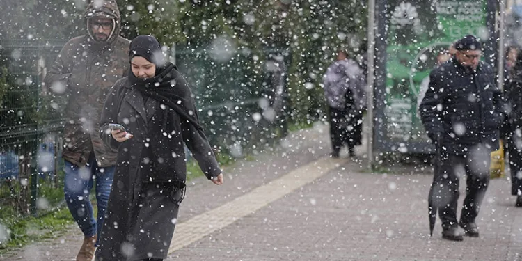 Bursa’da kar yağışı aralıklarla etkili oluyor