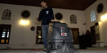 Isparta’da otomobil yangını itfaiye ekiplerince söndürüldü