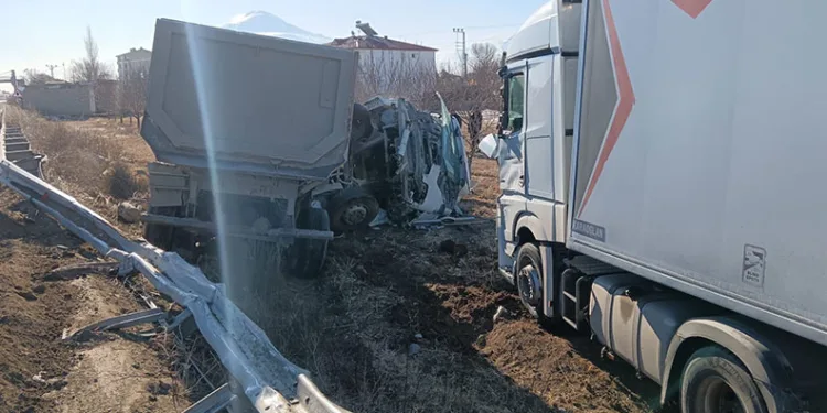 Bıçaklı saldırıya uğrayan 2 kişi yaralandı