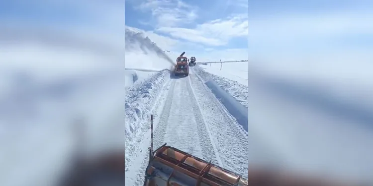 Değirmende Şelalesi soğuk havanın etkisiyle kısmen dondu