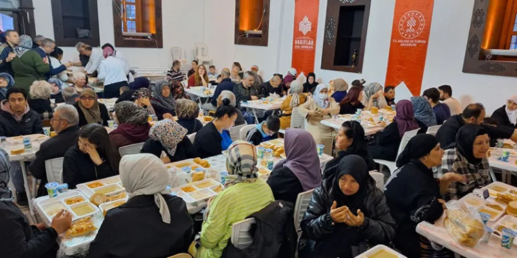 Vakıflardan Bursa’da iftar sofrası
