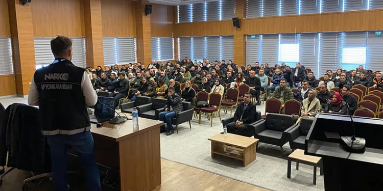 İnşaat şantiyesinde çıkan yangın korkuttu