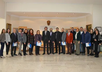BUÜ’de başarılı akademisyenlere başarı belgesi