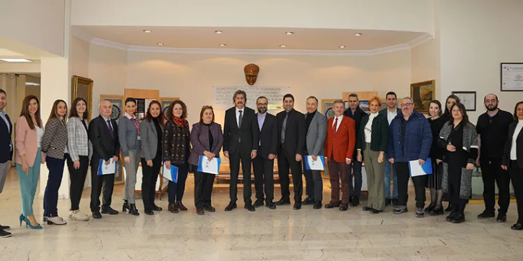 BUÜ’de başarılı akademisyenlere başarı belgesi