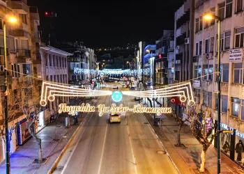 Bursa caddeleri ‘Ramazan’ için süslendi