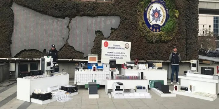 Erdek’te gece saatlerinde dam yangını paniğe neden oldu